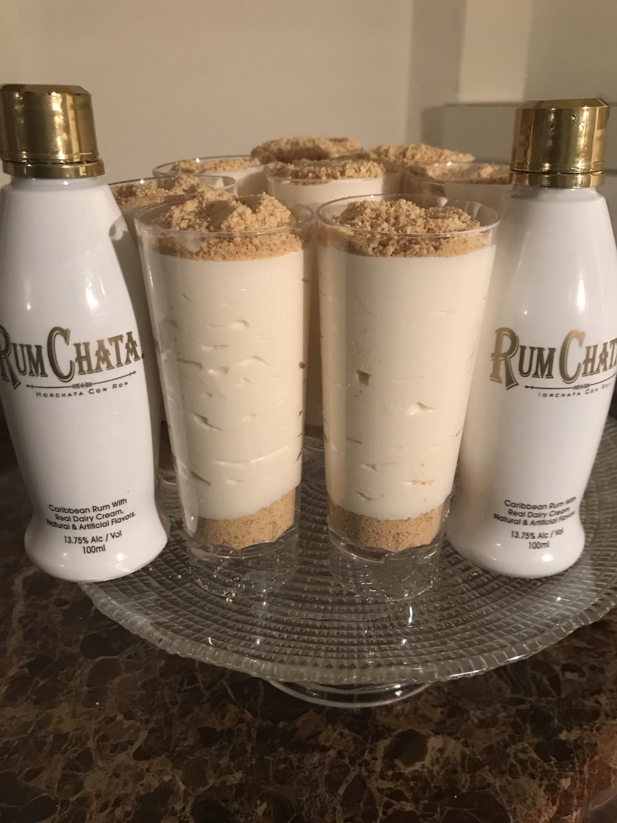 xotiara_'s tweet image. I’ve been on a cheesecake crave! but everything’s better when you add some alcohol! ✨Rumchata Cheesecake Pudding Shots 🤤
#SweetTiasBakery 
@SweetTiasBakery  
#LIKE
#RT 
#SUPPORT