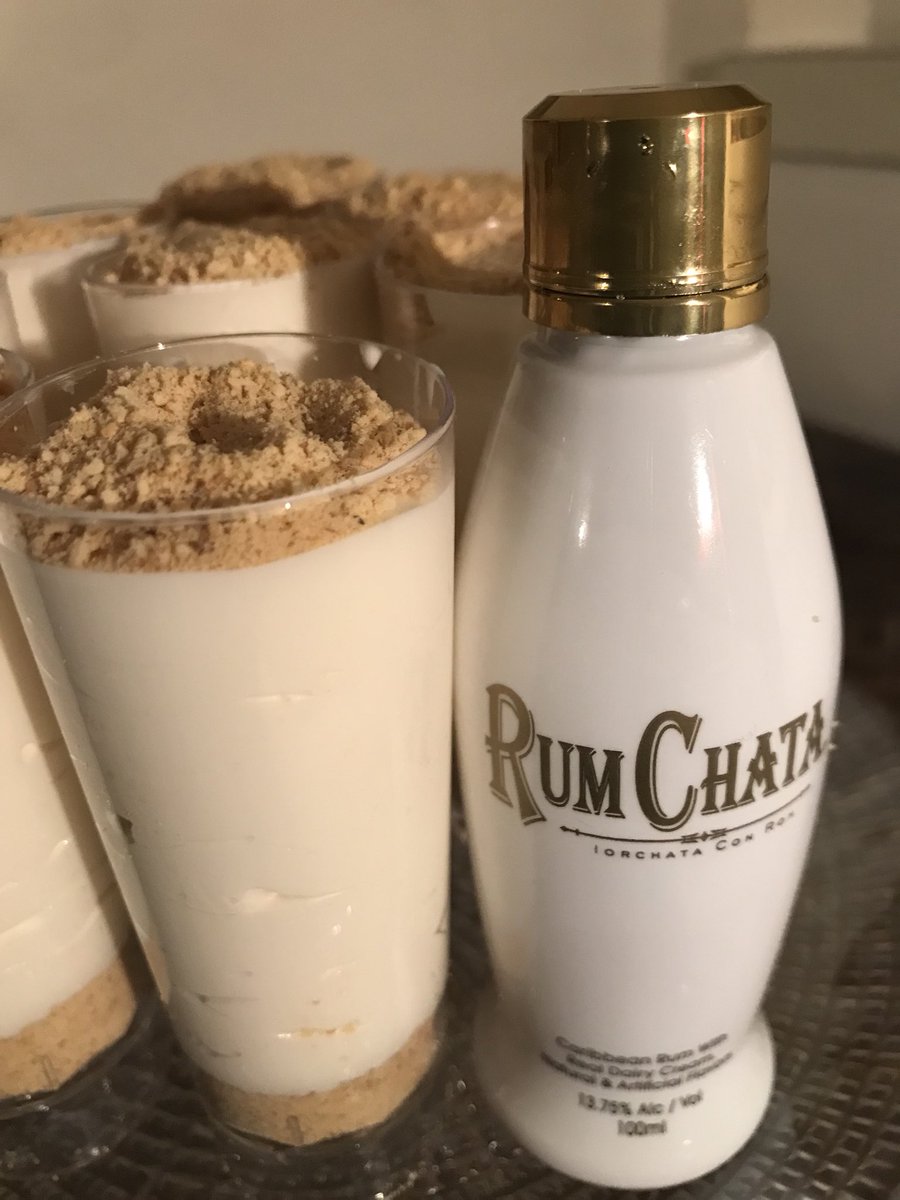 xotiara_'s tweet image. I’ve been on a cheesecake crave! but everything’s better when you add some alcohol! ✨Rumchata Cheesecake Pudding Shots 🤤
#SweetTiasBakery 
@SweetTiasBakery  
#LIKE
#RT 
#SUPPORT