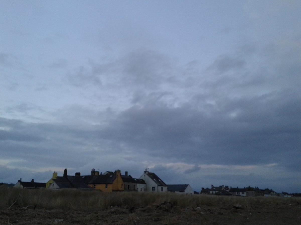 wellycath's tweet photo. #Allonby beach looking moody this evening. No #solwaysunset tonight! https://t.co/3kpg5nSJqW