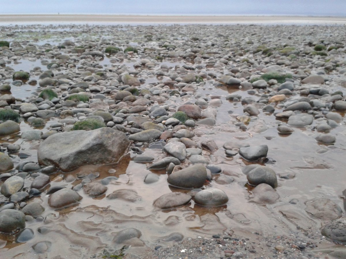 wellycath's tweet photo. #Allonby beach looking moody this evening. No #solwaysunset tonight! https://t.co/3kpg5nSJqW