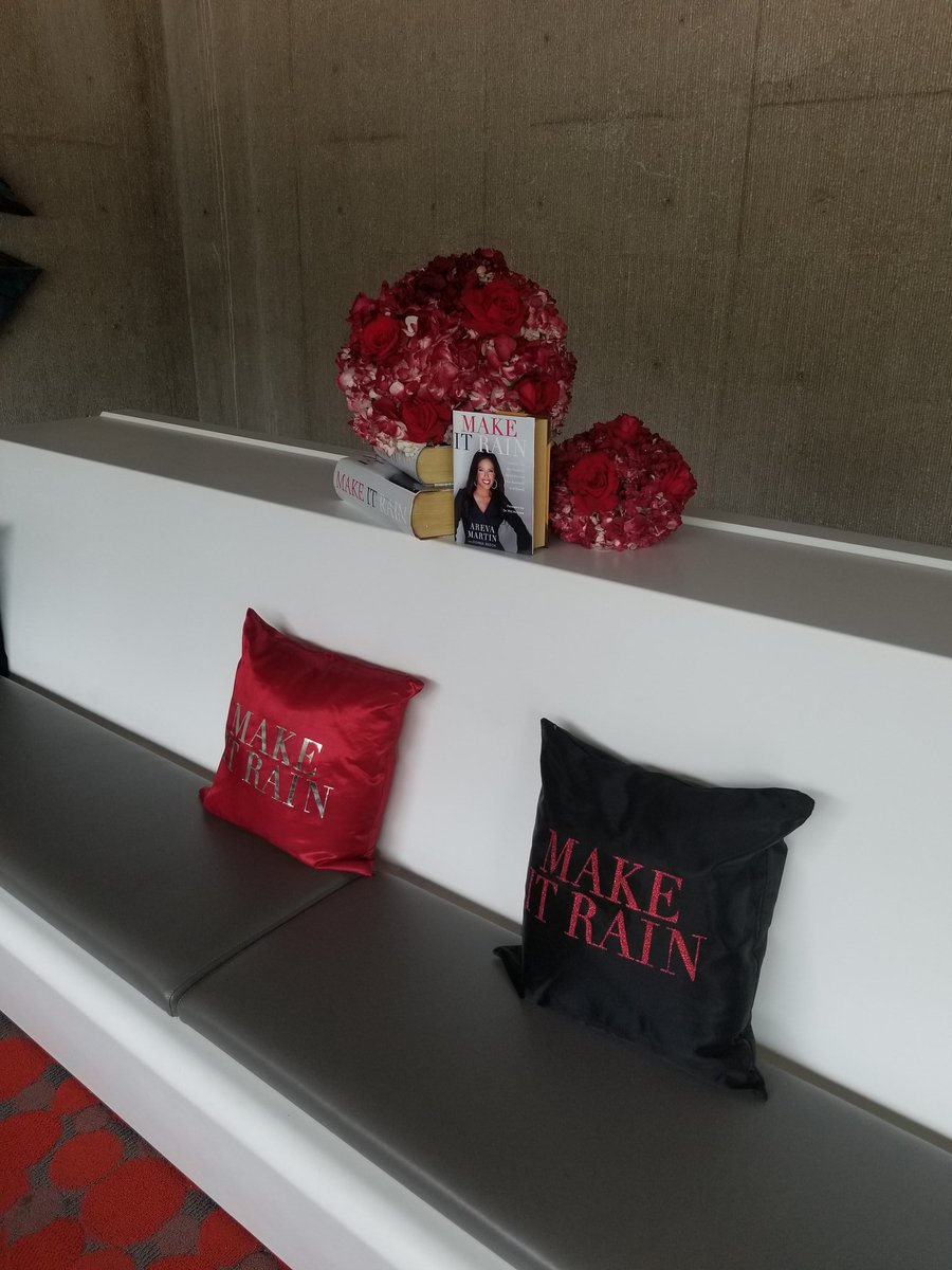 Georgiazachary's tweet photo. Congratulations @ArevaMartin on you book Make it Rain. So proud of you! https://t.co/WfEGhHnPbR