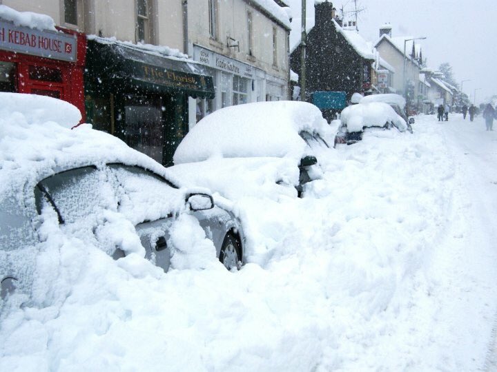 WindyWilson88's tweet photo. Just to clarify guys . . . Only ONE of the images below is of SNOW, the other is an embarrassment . . . Please donโt be posting up embarrassing photos and telling me itโs snowing
#Embarrassing #DontBeAFud #EasterMonday #NeverFearWindysHere #SnowOnly https://t.co/BCtlzycemC