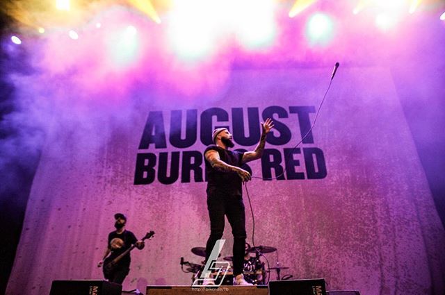 BlackChester's tweet photo. .@abrband, co-head tonight in #cologne came to dance tonight! What a fun set to watch! #augustburnsred #palladium #thefinalmarch #köln #phantomanthem #bandphotography #musicphotography #concertphotography #sigmaphoto #sigma #teamcanon #canon6d #canon https://t.co/MScr9yTV0W https://t.co/Kt0uPJX5hJ