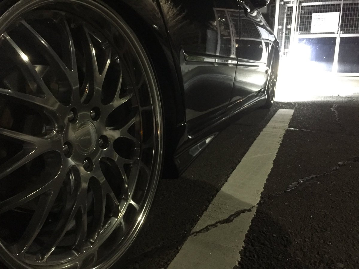 PopopoS7's tweet photo. 9時に仕事終わって、新しいホイールはかせてちょっと車高調いじったりするつもりがもう4時すぎ‥ https://t.co/vZUVZq3DXI