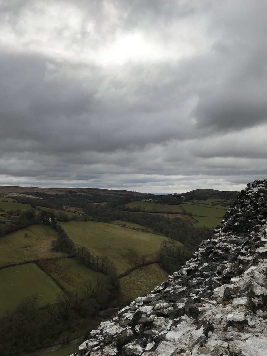 Beautiful #Wales 🏴󠁧󠁢󠁷󠁬󠁳󠁿 #carregcennen @cadwwales #Easter2018