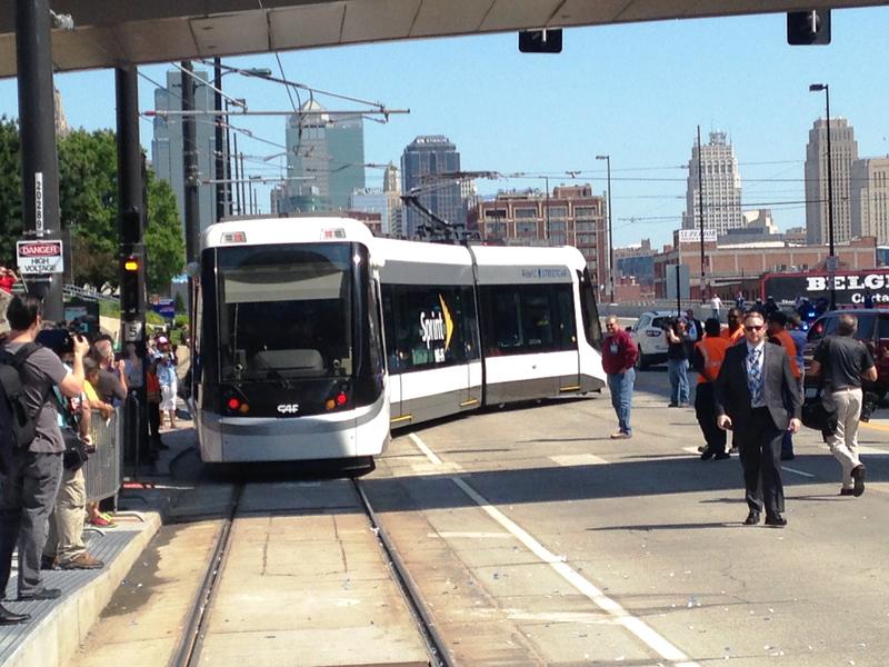 kcur's tweet photo. There isn't much time left for eligible KC voters to apply for a @kcstreetcar extension ballot https://t.co/nuKtRyXtGt https://t.co/uHJHOdYFPS