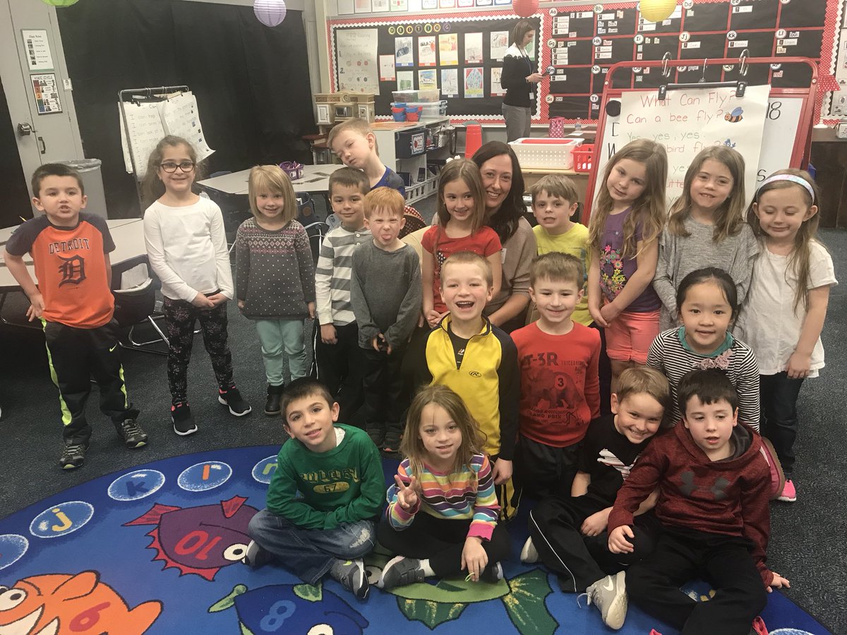 mrsjennieashley's tweet photo. We wrapped up March with some good books! Thank you to our Mystery Readers: Moms, Dads, Sisters, Grandmas, Staff, and Administrators! @DublinWL @WalledLkSchools #enviroclean https://t.co/9XVics8D8W