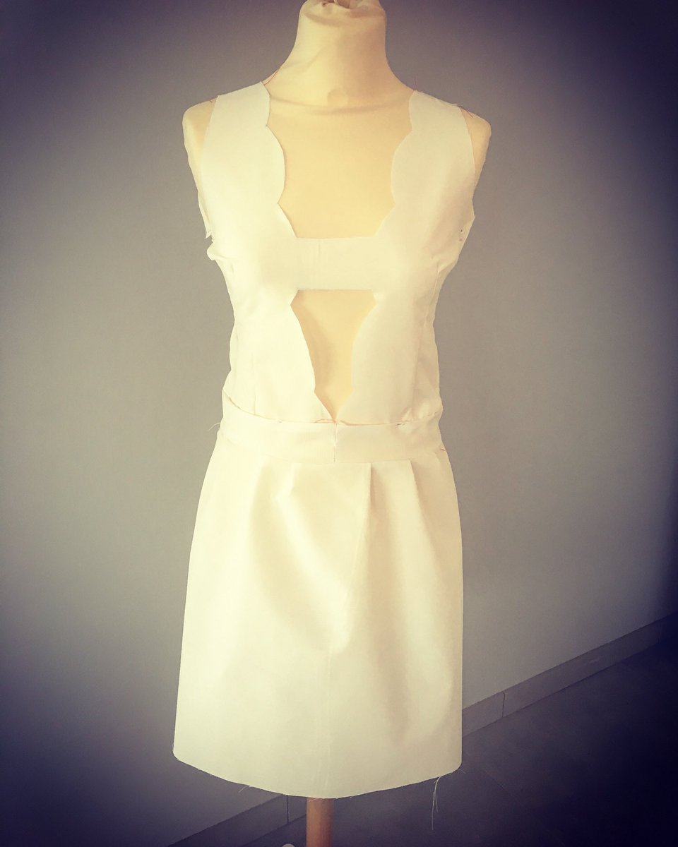 AlVotrestyle's tweet photo. « Don’t dream your life, live your dream » 
Prototype dernière création en cours #robe #dress #robedesoiree #creation #fashion #mode #mannequin #trend #tendance #stylist #french #frenchegirl #creatrice #createurdemode #fashiondesigner #aidaleoncreation https://t.co/FhUs0PirhH