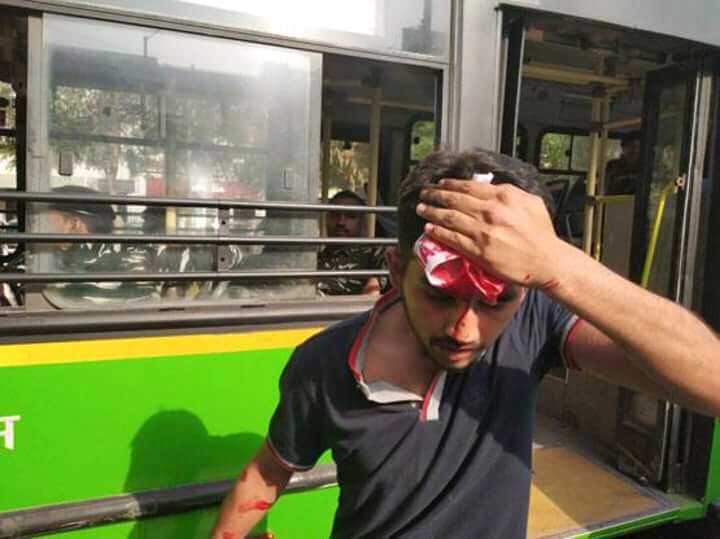 MkKhairwal's tweet photo. hmare desh k achhe din 
apne hk k lie ldna kha ka gunah h jo hm students k sath ase behave kia ja rha h
#SSCExamsScam 
#YuvaHallaBol 
#SSCScam https://t.co/wiZ5wtDmFX