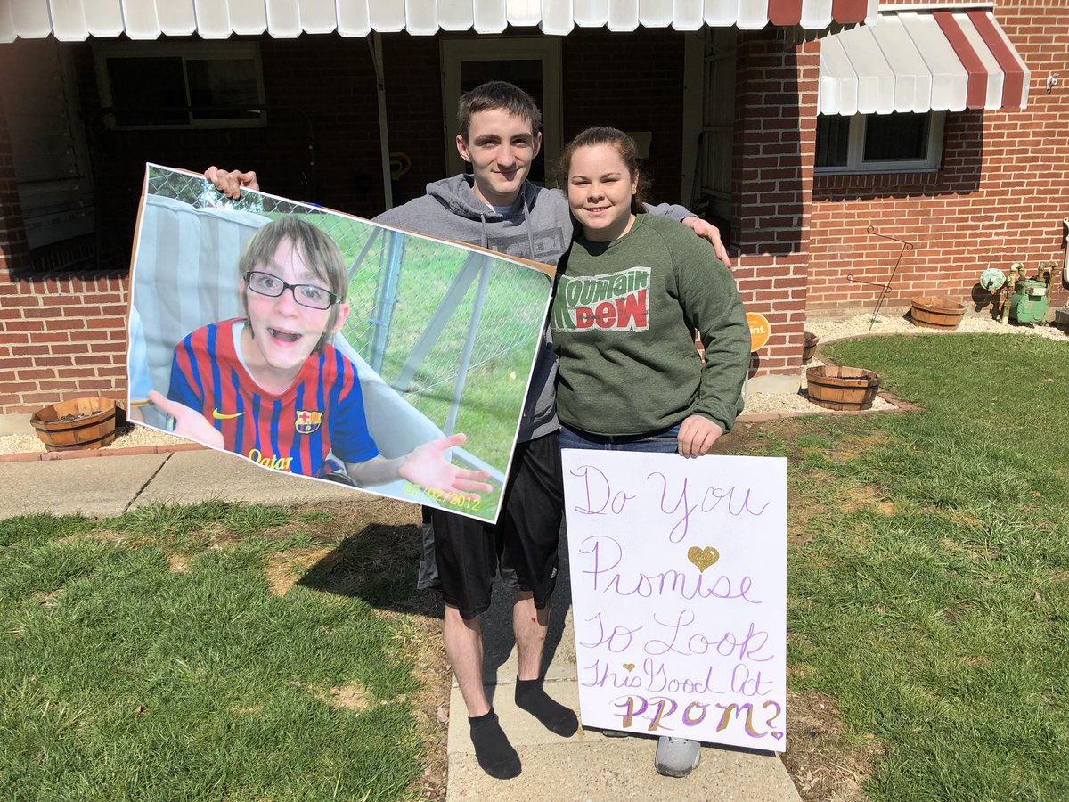 wmprom_2018's tweet photo. Alyssa Bell and Zach Schmude! like to vote 😂😀 https://t.co/ofwgB3Wnnj