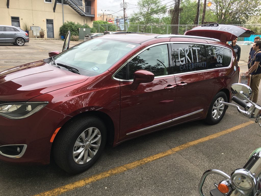 _petenacc's tweet image. .@BarstoolBigCat Daniel, we humbly present to you....Dante DiVANcenzo