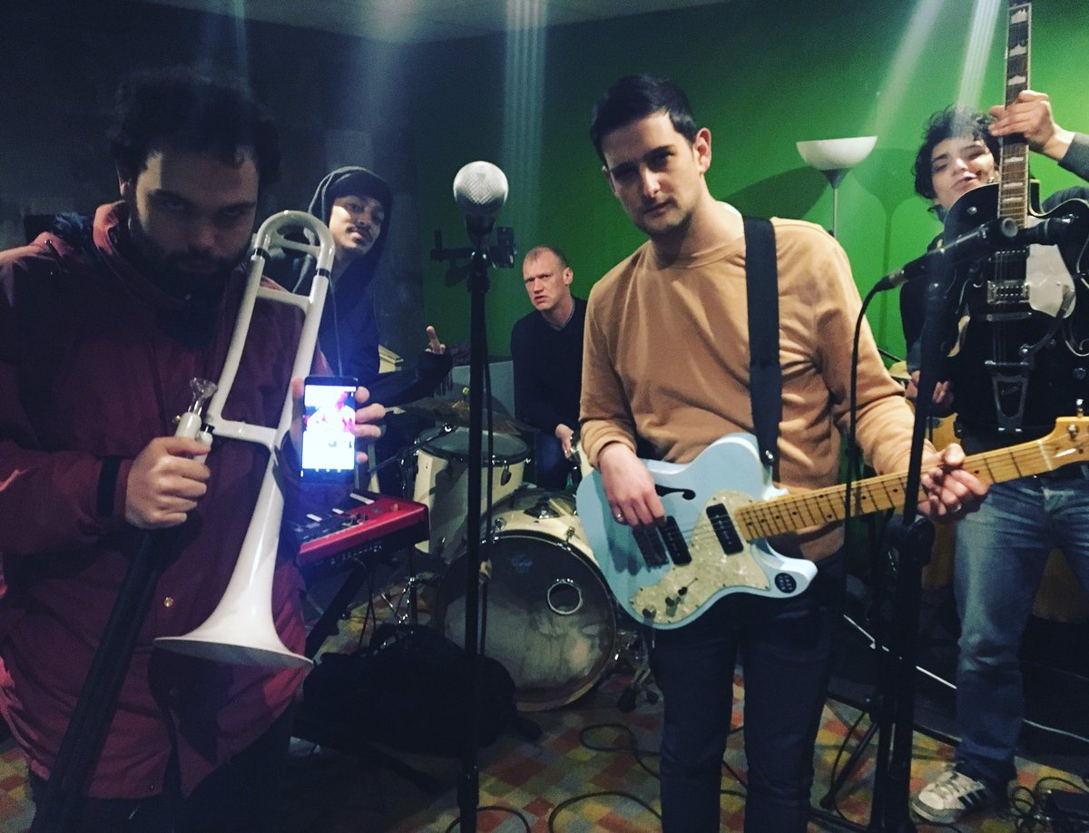 LAZYTALK tweet media