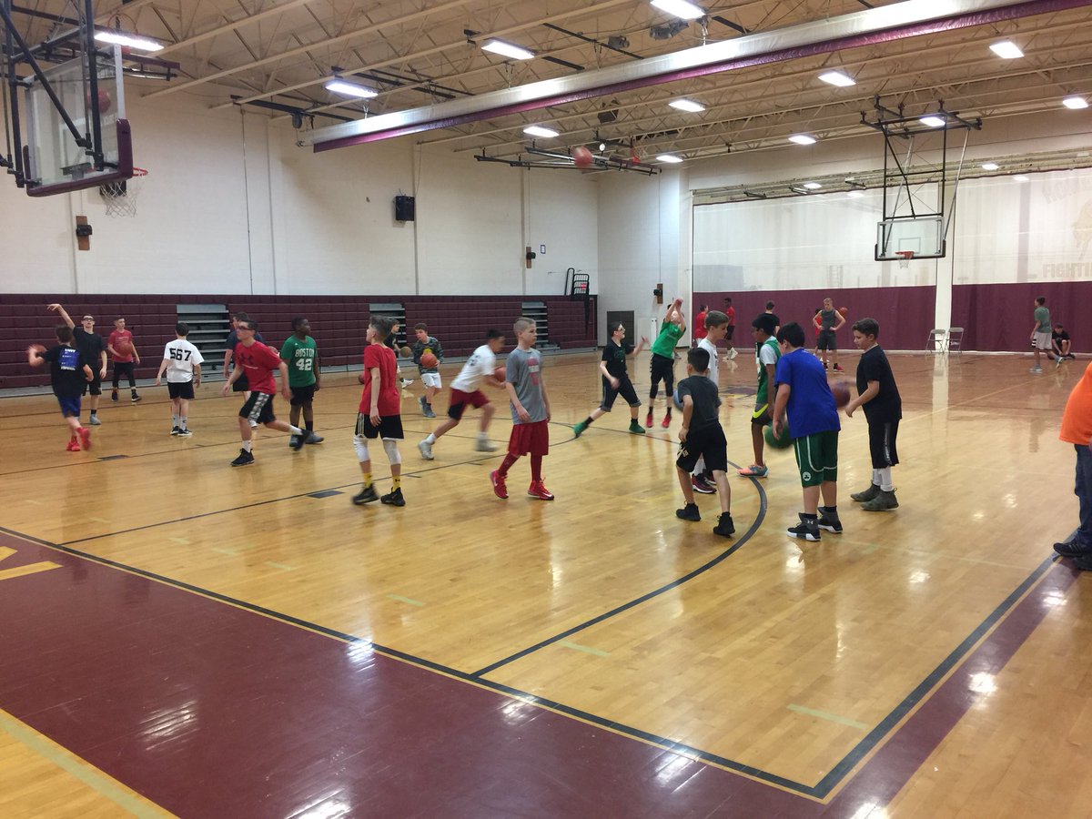 coach_bravos's tweet photo. Great job to all 30 kids who showed up for my @CMSwarm Skills Session last night. Boys put in a lot of work ! #SwarmNation #Hardwork #hardworkpaysoff #SkillsandDevelopment https://t.co/yLFygIjhjs