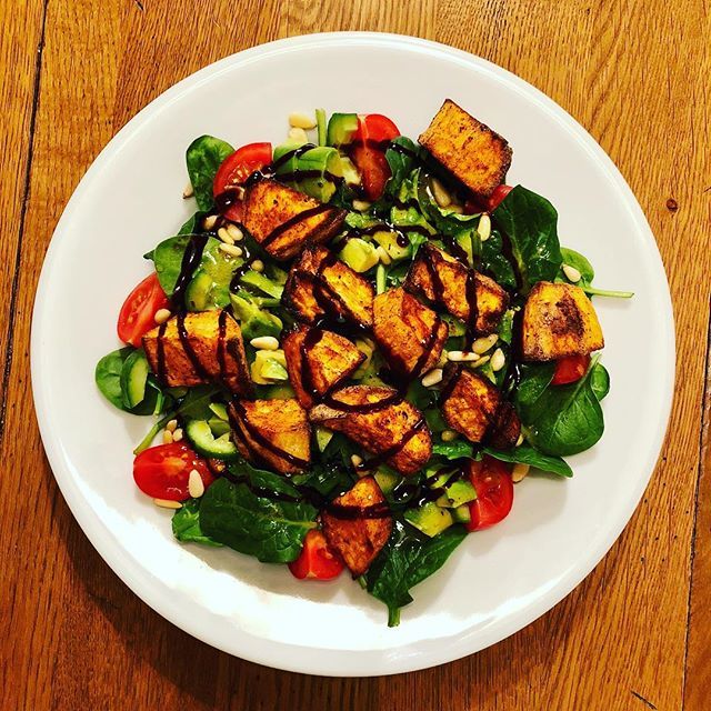 myprir's tweet photo. Ignoring the rain and creating a little sunshine with this vitamin-boosting roasted sweet potato &amp; spinach salad Xx #rainydays #springfeeling #vitamins #innerglow #naturalbeauty #myprir https://t.co/rYq1igksR5 https://t.co/wkG7S6y8sn