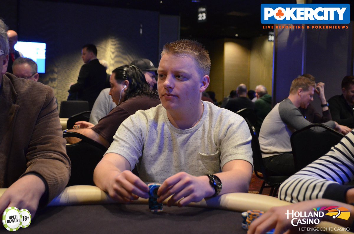 PokerCityNL's tweet photo. #RotterdamPS: Milenko Stanojcic bustte maar liefst drie spelers in één hand, waaronder Teun Kooij. Pocket koningen van Stanojcic bleef overeind tegen pocket drieën, pocket tienen en pocket vrouwen. https://t.co/t38IQLcGvH @PokerSeriesNL https://t.co/cVkqxUCNRd