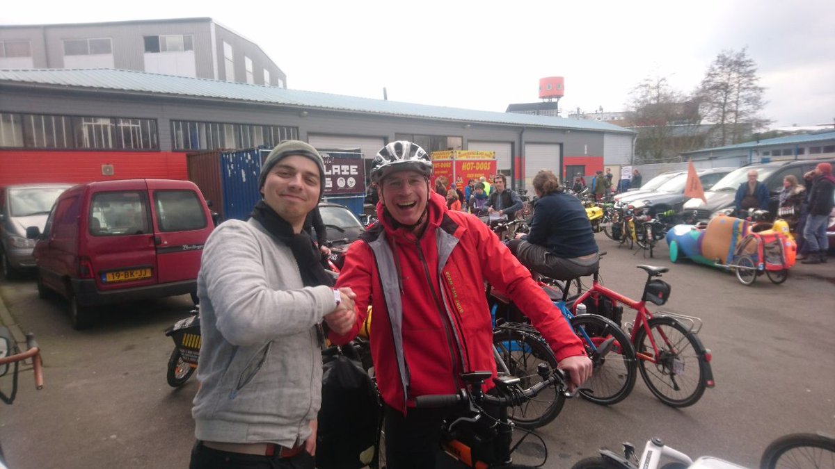 schokofahrt's tweet photo. This years #Schokoexpress: Herten goes Non-stop-Overnighter back Home. 💪
#Schokofahrt https://t.co/7Z31ONLQaY