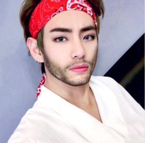 Chyh_Chu's tweet image. Толян из соседнего села 

Против

Горячий кавказский мужчина 

#Hello_We_Are_Beardtan