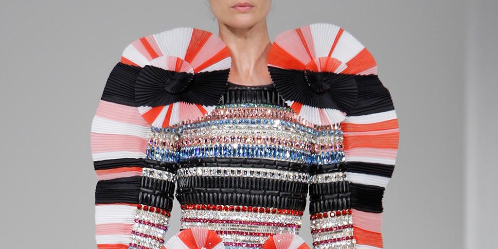 swarovski's tweet photo. @Viktor_and_Rolf's #AtelierSwarovski 'Striped' collection was inspired by a dimensional #Swarovski embellished dress from #SS09. Explore 10 years of collaborations: https://t.co/0ITZzFOk54 https://t.co/Uf2c3GBuKg