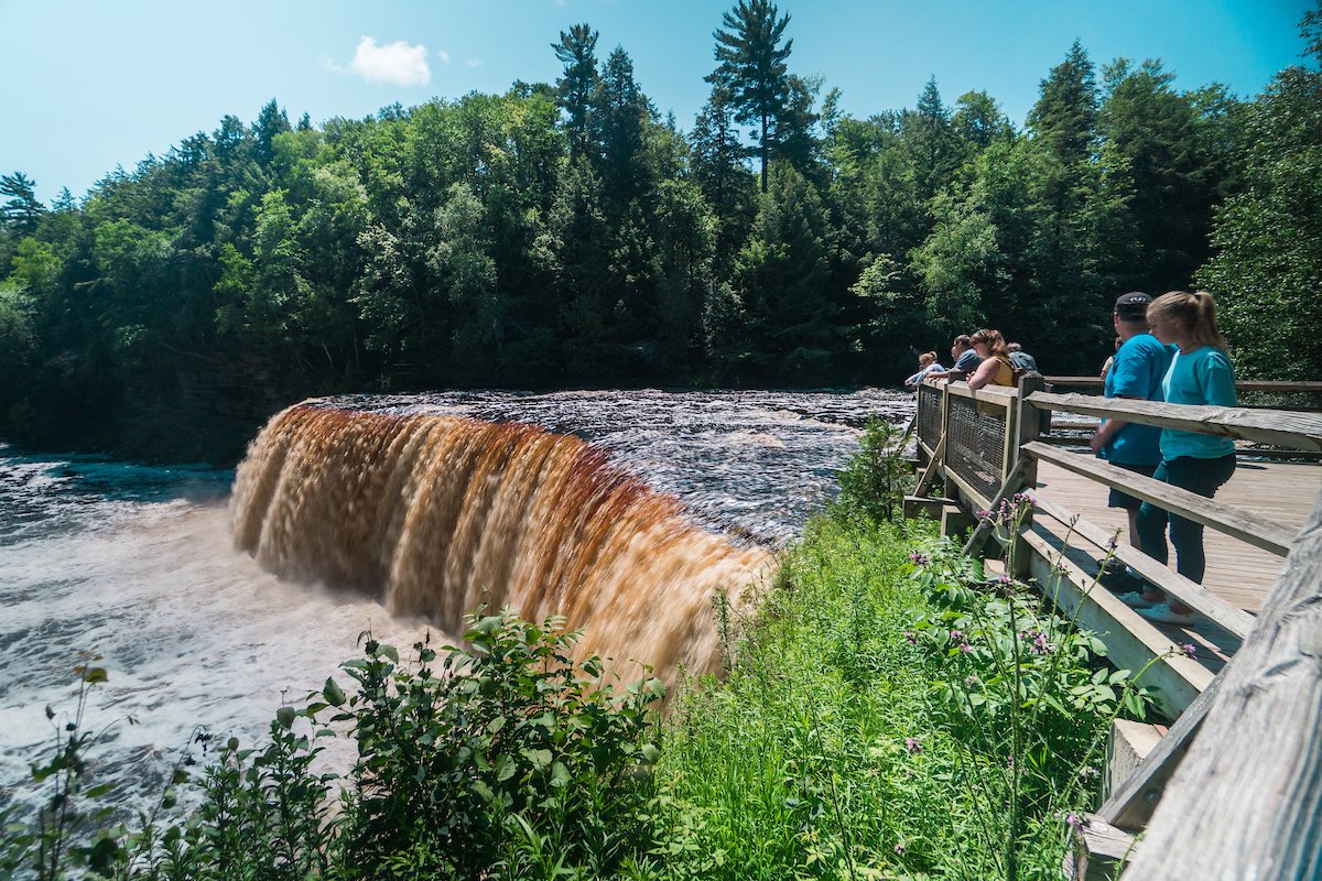 #PureMichigan fact: Tahquamenon Falls is one of the largest waterfalls east of the Mississippi. The Upper Falls has a drop of nearly 50 feet and is more than 200 feet across! 📍@activeParadise

Plan your next visit to Tahquamenon Falls here: puremi.ch/2Hiczka