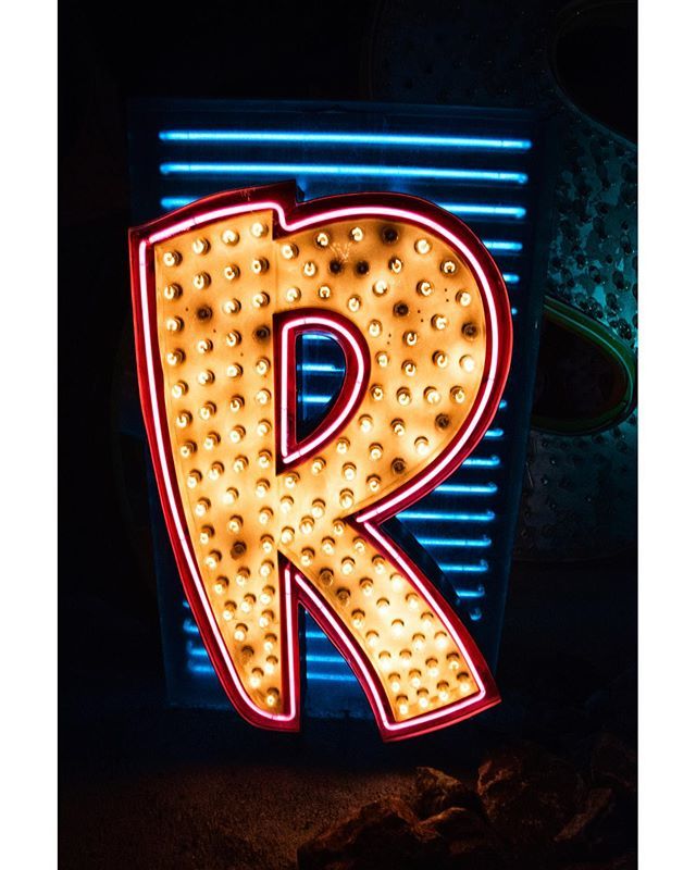 cazeba's tweet photo. #LasVegas THE Funky R * 21 Days in Us * https://t.co/lfWe9Qgmin Not Yet on https://t.co/TS2j6C7mBx Neither https://t.co/s8CmqGZVvD #LUMAS​  #LiberationOfArt #lumasgallery  #yellowkorner #photography #photographylovers #lasvegas #usa #photooftheday #neon https://t.co/F9T6hVX8cn https://t.co/GTZ8cDDsxF