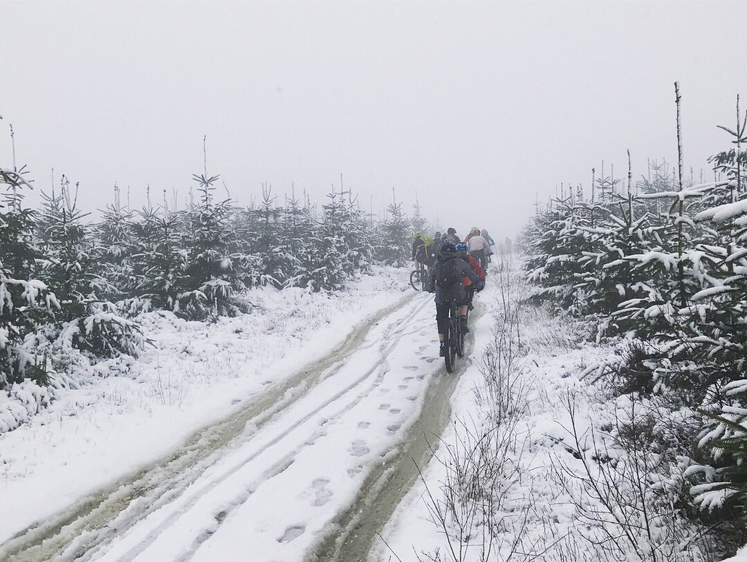 A great day at @oneplanet_adventure for #girlsatllandegla. Lots of happy faces despite (also maybe because of) the snow !! Makes uphills more interesting anyway 🤔🤔