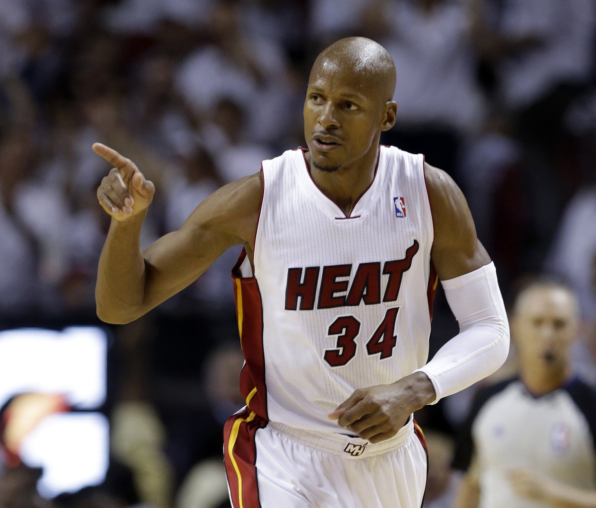 BleacherReport's tweet photo. Breaking: Ray Allen will be inducted into the Naismith Memorial Basketball Hall of Fame https://t.co/zLWPpcJyVd