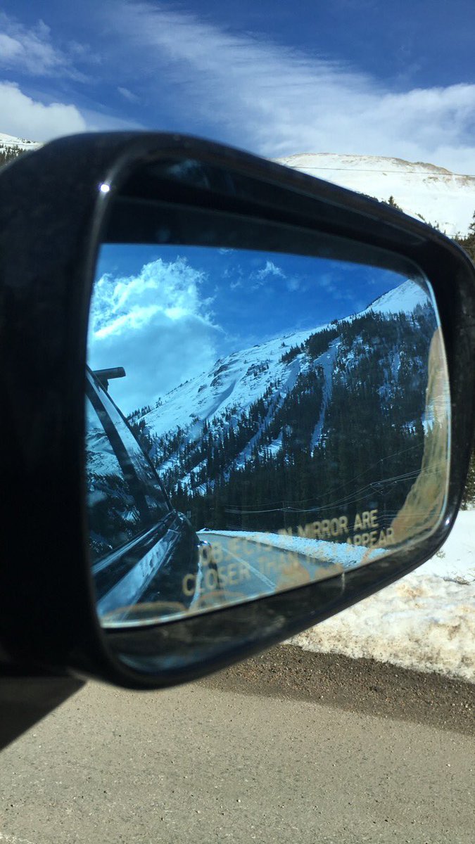 sydneyfischelis's tweet photo. No better way to get off campus and have some fun than spring skiing! Hit the slopes in a t-shirt because it’s that time of year! #DUStories #digitaljournos https://t.co/oQvc3xNeHC