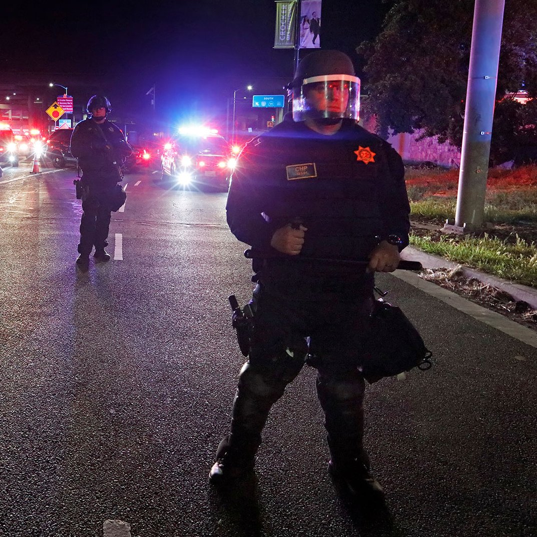 KatzmanMindy's tweet photo. PHOTOS: It was the fourth day of protests against the Sacramento police shooting of #StephonClark > 📷 Bob Strong, Rich Pedroncelli on @YahooNews > https://t.co/EHmFxbBdCv. https://t.co/vcv81cDFMc