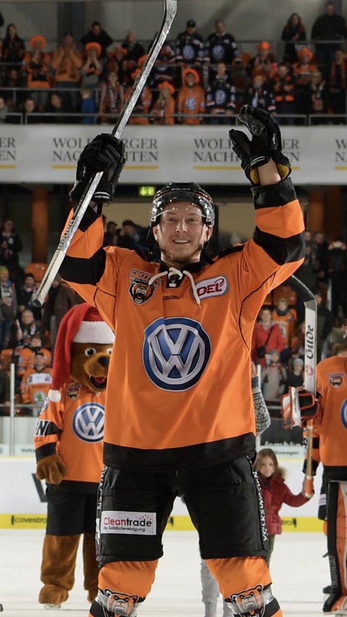 Danke für die Unterstützung! Es war keine einfache Saison für mich, durch zwei schwere Verletzungen konnte ich leider nur 7 Spiele im Trikot der #Grizzlys machen. Um so mehr freut es mich das ich nächste Saison hier bei den <a href="/grizzlys_wob/">Grizzlys Wolfsburg</a> bleibe! Euch allen einen schönen Sommer!