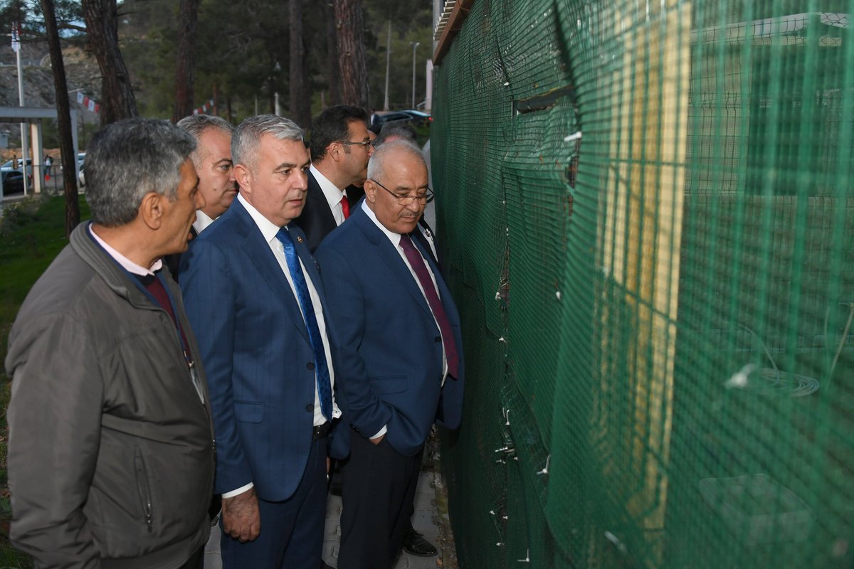 BKocamaz33's tweet photo. Hizmette 24, Mersin'e Hizmette 4. Yıl Tanıtım ve Bilgilendirme Programı kapsamında geldiğimiz Bozyazı'da, Büyükşehir Belediyemiz tarafından sahipsiz dostlarımıza sıcak bir yuva olan kedi ve köpek bakım ve rehabilitasyon merkezinde incelemelerde bulunduk. https://t.co/cRT3lhUOO8