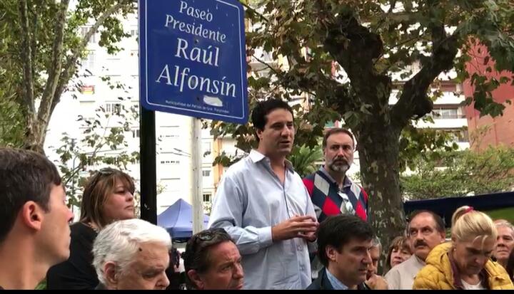MaxiAbad's tweet photo. Alfonsín es el espejo de lo mejor de nuestro país, de la honestidad, la pasión por la libertad y del coraje cívico.

A 9 años de la muerte del padre de la democracia le rendimos homenaje en el Paseo Presidente Raúl Alfonsín de Mar del Plata.

#RaulAlfonsin https://t.co/PsO5yoeWNE