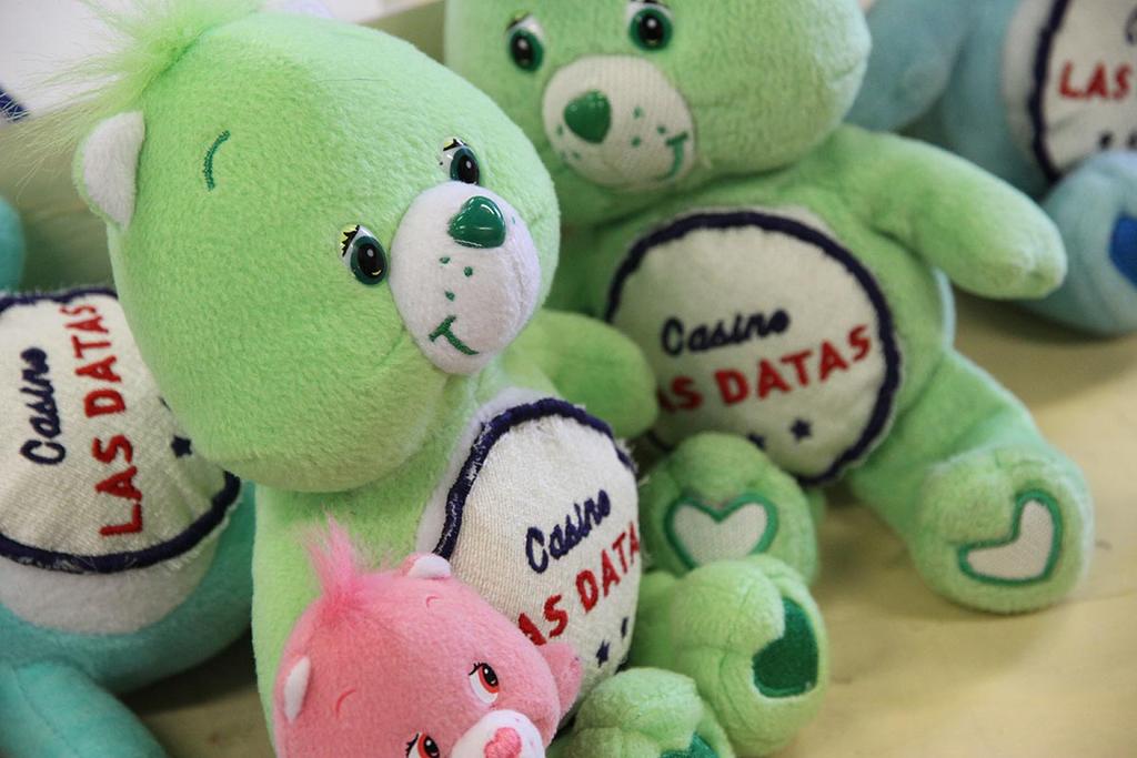 albertinmeunier's tweet image. Votre numéro est sensass!!
Tellement ravie de lire enfin de nouvelles choses à ce sujet &amp;gt; j&apos;vais vous offrir et envoyer ce livre 
albertinemeunier.net/my-google-sear… 

&amp;amp; un badge #DataDada 
@ArielKyrou l&apos;adore !
et aussi un badge #DataBingo #Dites33 

nécessaires anti #Bisounours #Gafa World