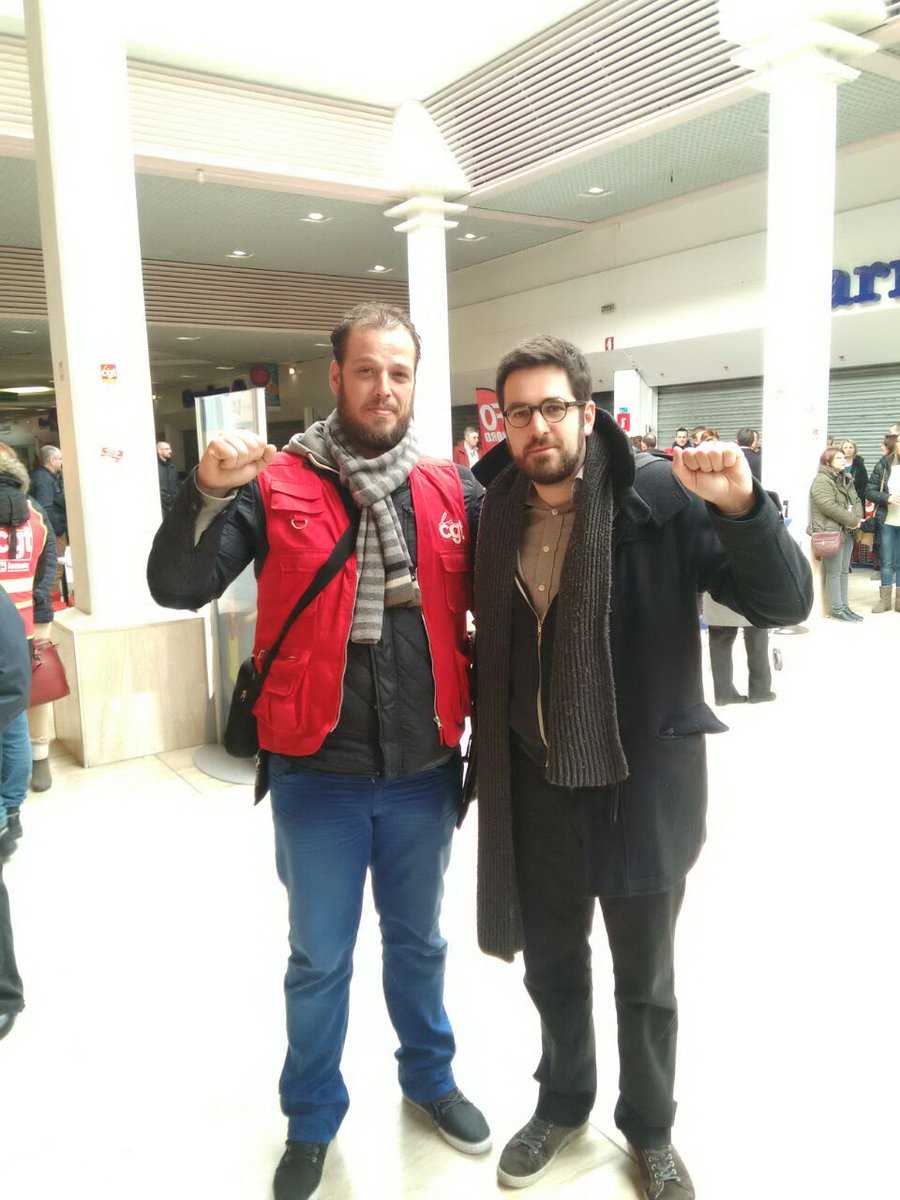 JulienPoix's tweet photo. Avec #Carrefour c'est: 350 millions aux actionnaires, 57 euros pour les employés.Situation inacceptable. Ds tt le département la #LFI soutient ce combat pour la dignité. @CgtcarrefourHyp @CarrefourCgt @MehdiRouiti1 @Ugobernalicis @AQuatennens https://t.co/fJzhiM4wmc