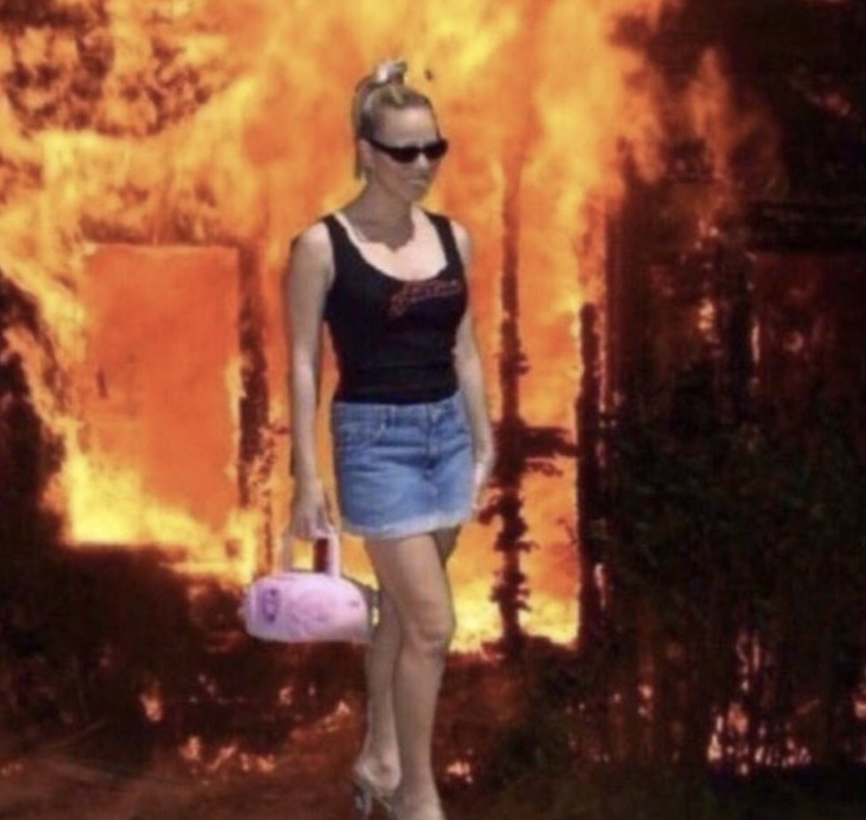 INDIEWASHERE's tweet photo. experts: hot showers are bad for you skin
me, in the shower with the water scalding hot and burning my skin off: ok https://t.co/iOilZGlfn0