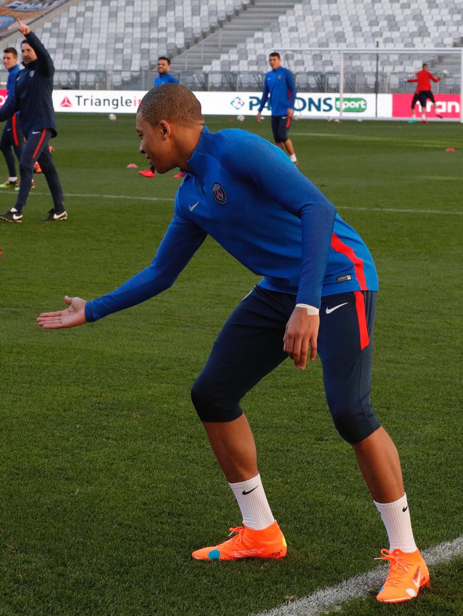 virgil abloh on Twitter: "on pitch, in training look Off-White™ @OffWht c/o  @Nike Mercurial Vapor 360 @KMbappe https://t.co/9kenPuqnpk" / Twitter