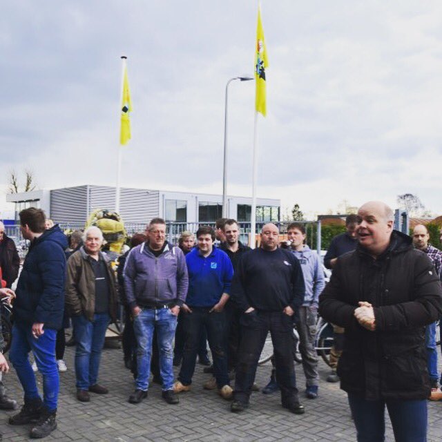 Vanmiddag zijn de Schoolfeestloodsen officieel geopend door Schoolfeestvoorzitter Erwin Zwierink en is de aftrap gegeven voor het Schoolfeest 2018. (Lees het volledige bericht op de site) #gsf18 #feestderfeesten 

schoolfeest.com/schoolfeestloo…