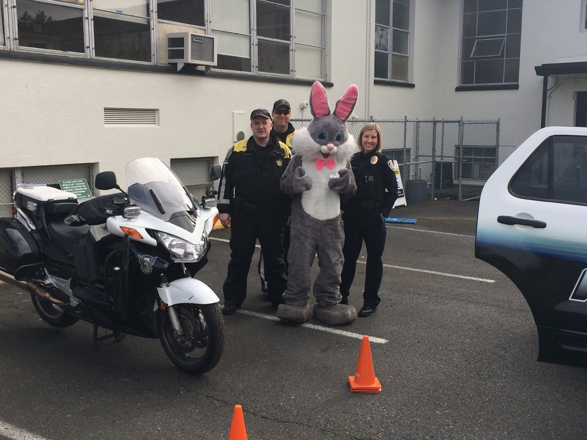 Beaverton Police S Tweet The Easter Bunny Has Arrived At Garden