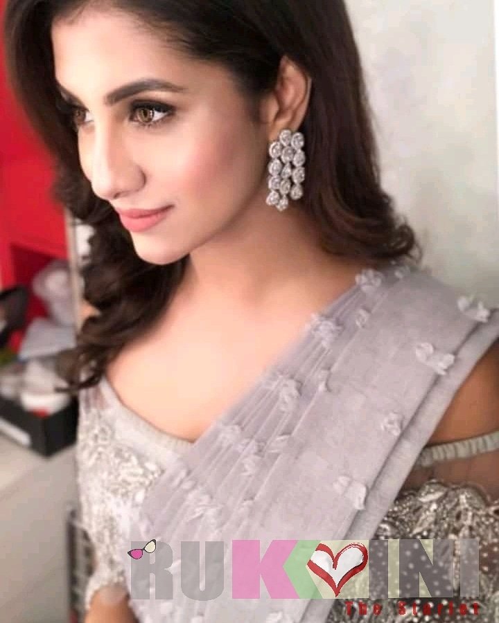 Starlet_Rukmini's tweet photo. #Smized https://t.co/2CGvBzCcxz