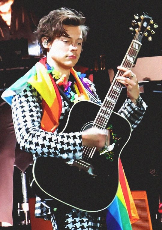 WhyLarryIsReal's tweet photo. rainbow prince 🏳️‍🌈 https://t.co/uYjlTXRNJ4