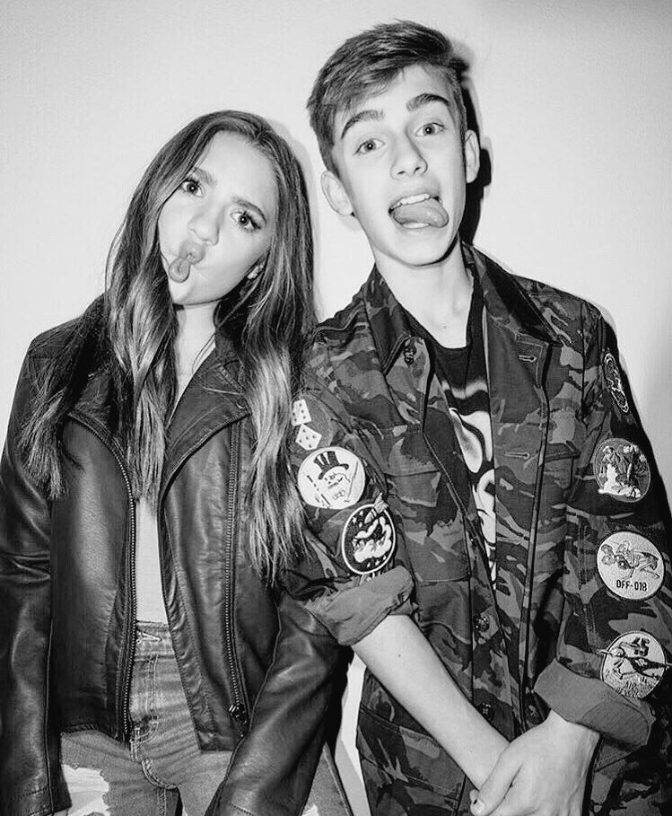 124__Johnny's tweet photo. Which do you like, Jenzie or Jaddie? https://t.co/unN1zOdvbt