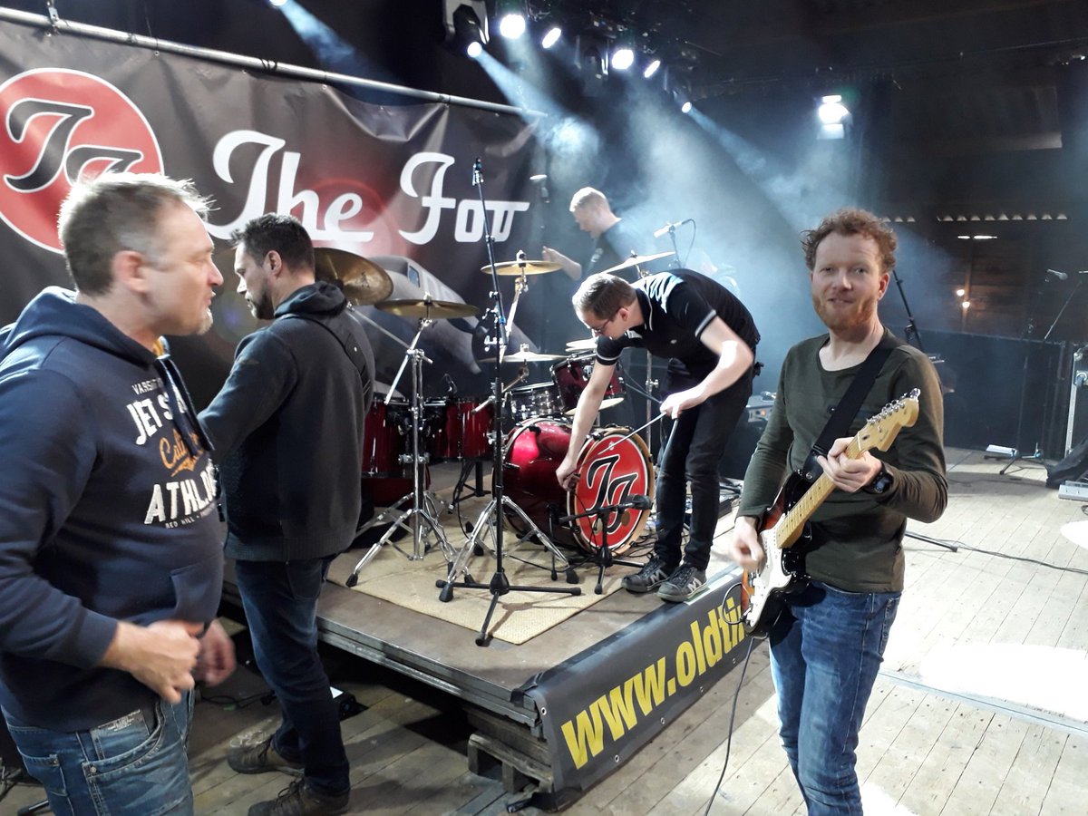 Mooie locatie om weer helemaal los te gaan. Opbouwen is begonnen. <a href="/Bemoent/">Bemo Entertainment</a> oldtimerock.nl