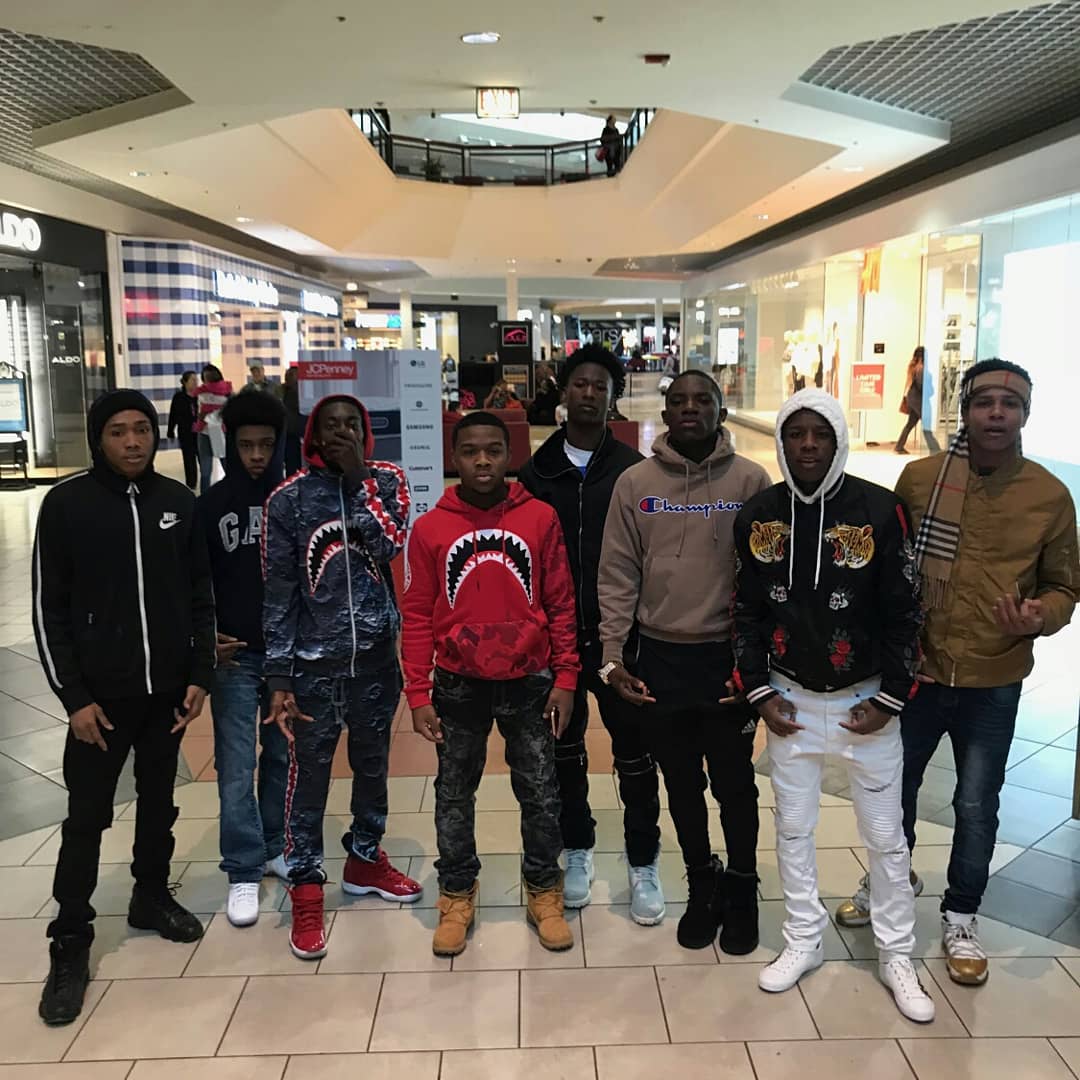 SGEYOUNGSAVAGE's tweet photo. Fans Been Stopping Me Ina Mall All Today💯🌟🙌 #ILoveMyFans #AndSupporters #SGE #OnTopRealSoon #YoungSavage 👿 https://t.co/cCaodgRRcE