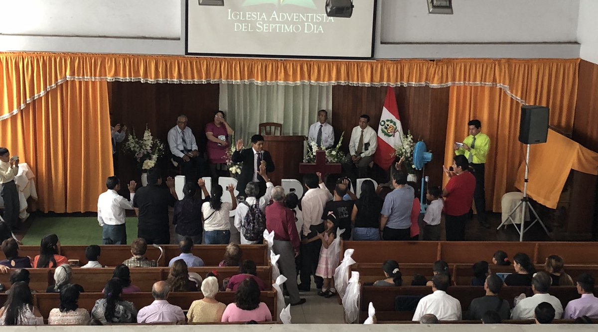 PNT_TV's tweet image. En la Iglesia Comas Central muchas personas tomaron su decisión para vida eterna, hay gozo en el cielo. #SemanaSanta2018 #Libertad #DMComas