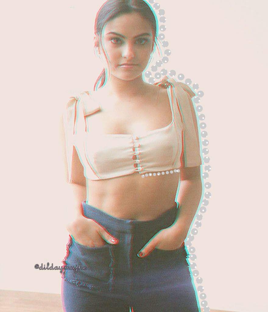 Dildaymujhe's tweet image. 🌸; Sometimes I feel like giving up
But I just can't
It isn't in my blood