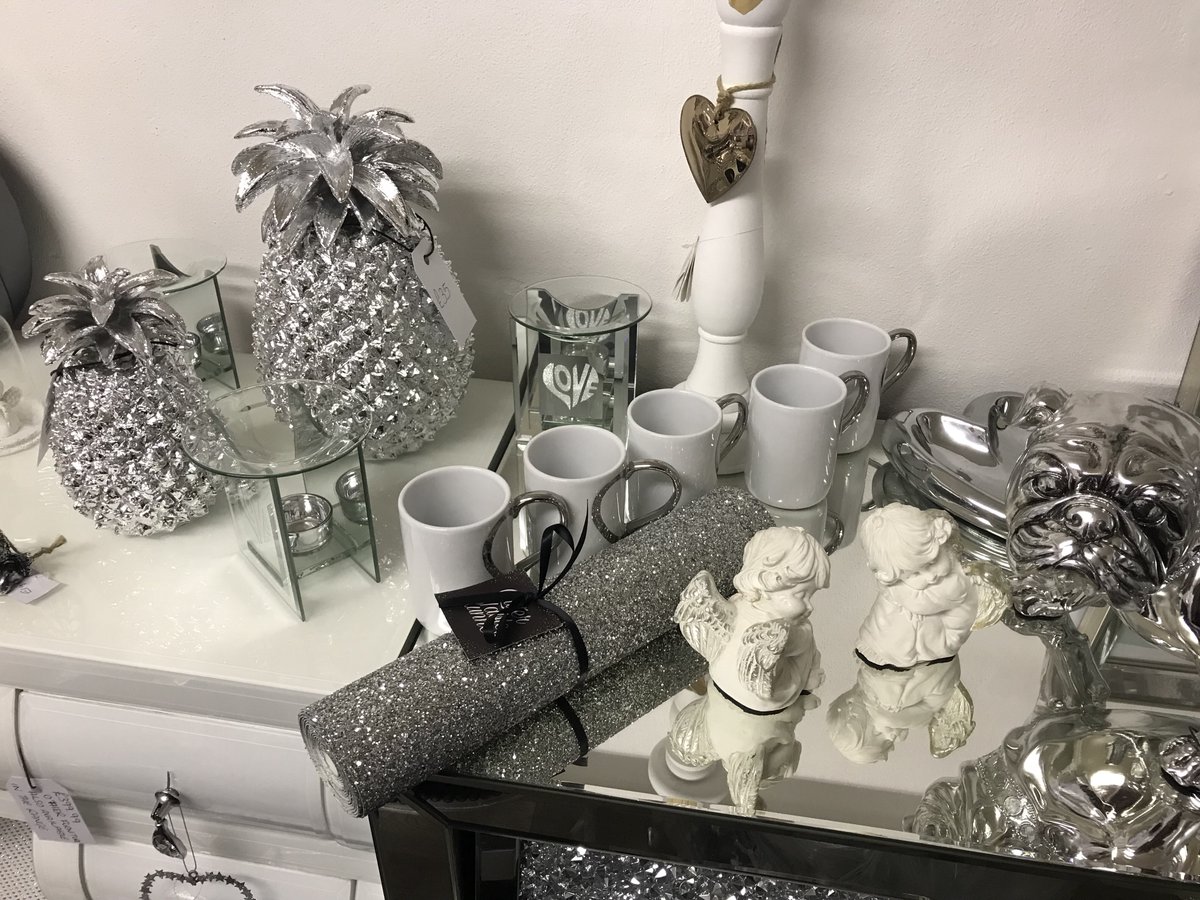 Lots of silver and sparkle 💎
luxuryhomestore.co.uk
📞 0333 0502582
💻 info@luxuryhomestore.co.uk
#silver #sparkle #bling #glitter #mirror #love #heart #finishingtouches #bulldog #pineapple #heartmug #heartdish #oilburner #cherub #angel #furniture #homedecor #homeaccessories