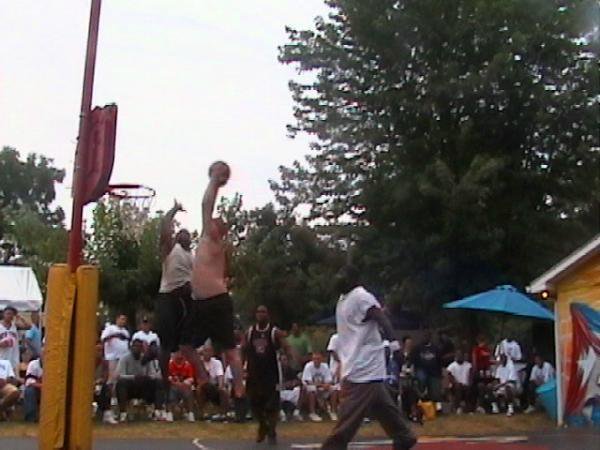 ALXNARENA's tweet photo. @3X3UHoops @PrivateersMBB @thibodeaux25 @SouthlandSports Best part? ... This DUNK stopped action for 10 minutes, activated a flying boot, a dancing robot, a punt, and 6 champagne corks flying into orbit!!! #EeeeeerrrrrrkPOP #FunkMob https://t.co/fqJnb4mC92