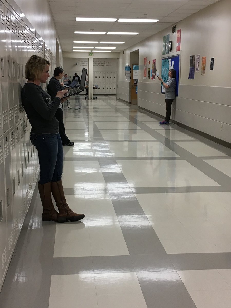 LearnerVCBates's tweet photo. Looks like I’m walking up on a Flipgrid session... educators making their practice recordings in the hall. Love it! #techconnect3 https://t.co/tID2AhKVoa