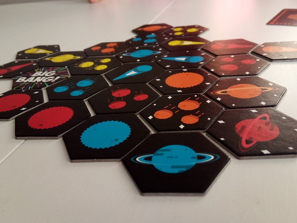 MiCabezaFriki's tweet photo. Probando #BigBang de @invedars con los pekes. Modo sencillo. Les gusta y les obliga a darle al coco... Aunque a la mediana (4 años) le cuesta pillarlo 😁 https://t.co/BNlWLKNsmX