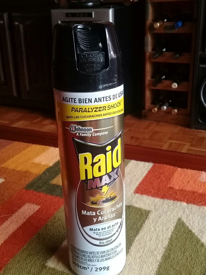 RossanaCodas's tweet photo. #Reclamo  Compre RAID Max mata cucarachas y arañas sin olor y no funciona la traba de seguridad ni el aerosol!! @SCJohnson Argentina pls! https://t.co/5DG6FAuaTr