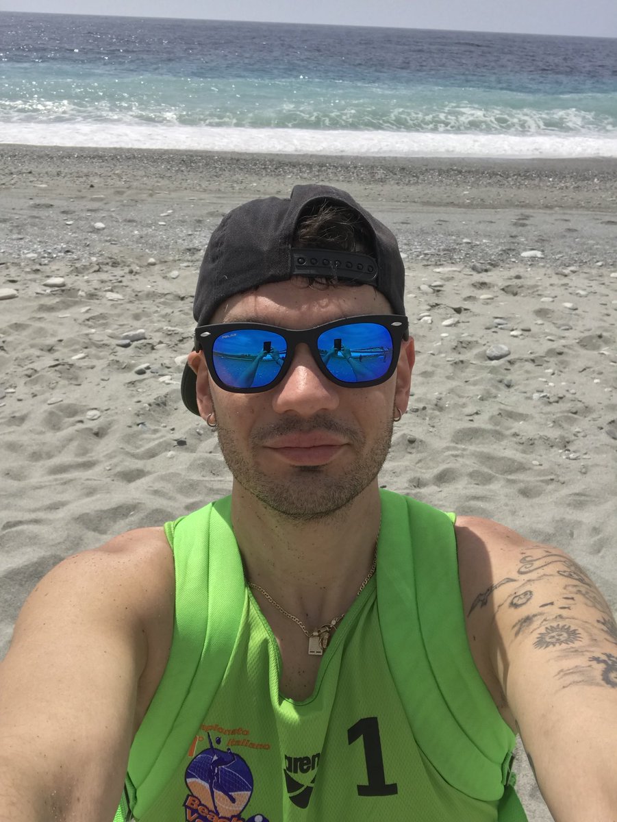 AdriSi_87's tweet photo. Dal palazzetto, alla palestra, alla spiaggia con la passione di sempre..anche quando in un due ore perdi sia il #TrofeoLimoneMarino sia la #CoppaBambù e porti casa solo la #CoppaBottigliaRotta per il FairPlay!🤬🤪😂😆 #SummerIsComing #BeachVolley #maiunagioia #volleyball #gowbt🐗 https://t.co/SrSdyDNCmT